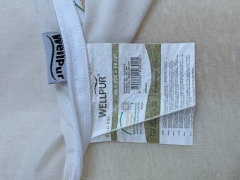 Postel s úložným prostorem - 11