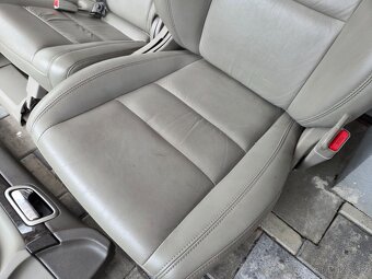 kompletní interiér Jeep Grand cherokee - 11