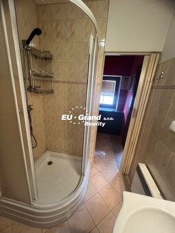 Prodej krásného bytu 3+1 s lodžií, garáží a půdou - 11