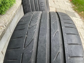 Prodám 3 letní pneu Bridgestone 235/40R19, vzorek 5 mm - 11