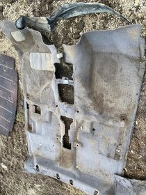 Rozprodám na náhradní díly auto nepojízdné nissan terano 2,4 - 11