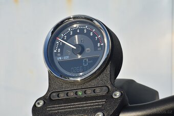 Harley Davidson Sportster 883 IRON - 11