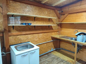 Sezónní prodejní stánek - 11