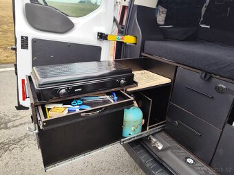 Ford transit Custom 2,2 TDCi s obytnou vestavbou - 11