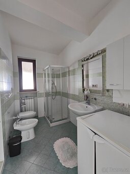 Unikátní attico s výhledem na moře přímo v centru Tropey - 11