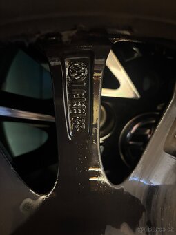Letní originální alu kola VW Multivan 17” Aracuju black - 11