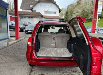 Toyota RAV 4 2.4i Limited benzín 125kw - 11