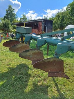 Čtyřradliční pluh za traktor - 11