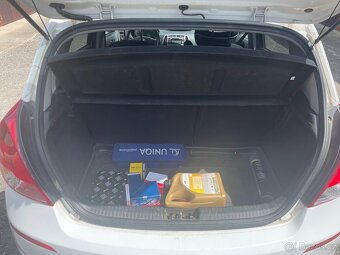 Hyundai i20, Family Go, 1,2i 63 kW - 11