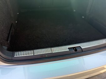 Škoda Superb 3 COMBI 2.0tdi MATRIX/KAMERA/TAŽNÉ/1.MAJ - 11