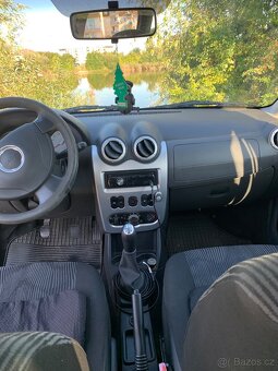 Dacia Logan vestavba na míru MCV 1.6 16V 2010 - 11