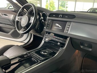 Jaguar XF 30d R-SPORT Panorama Meridian - 11
