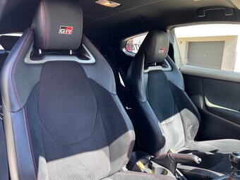 Prodám Toyoata Yaris GR four paket Sport, ČR, DPH - 11