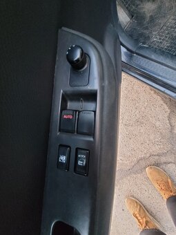SUZUKI SWIFT ROK 2007 S MOTOREM 1,3 BENZIN - 11