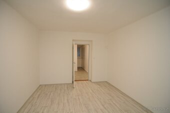 Pronájem bytu 2+1 po rekonstrukci nedaleko centra města - 11