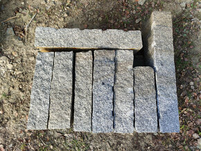 ČESKÉ ŽULOVÉ DLAŽEBNÍ KOSTKY 8/11 cm barva melír - žlutošedá - 11