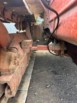 Pásový traktor Fiat 70C - 11