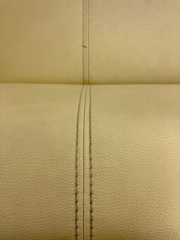 kožená rozkládacín krémová sedací souprava - 11