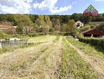 Stavební pozemek 1027 m2, příroda, Oparenské údolí, obec Vel - 11