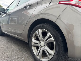 Peugeot 208 1,2 VTI 82 Allure 62KW 2012 - 11