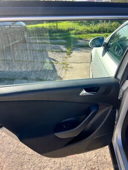 Volkswagen Passat 2.0 TDI, automat, rok 2006 - 11