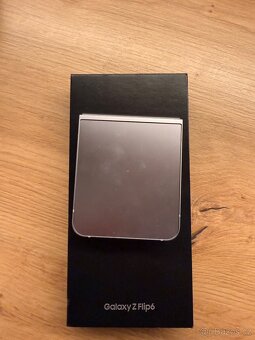 Samsung Z Flip 6 256GB - 11