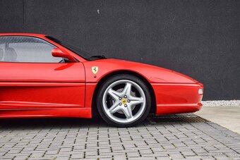 Ferrari F355 Berlinetta z roku 1998 - 11