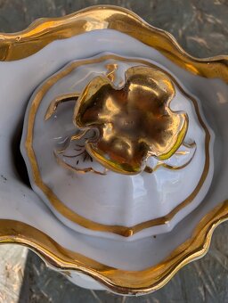 Starožitná mléčenka...konvička, víčko s květem. - 11