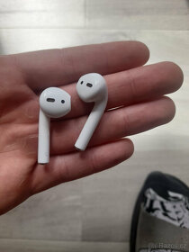 Apple AirPods 2. generace (2019) - 11