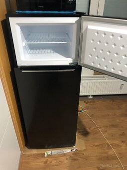 Malá lednice s mrazákem do 145cm zánovní - 11