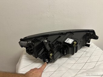 Octavia 4 lift světlo - 11