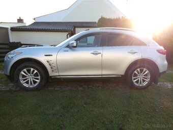 Infiniti FX35 - 11