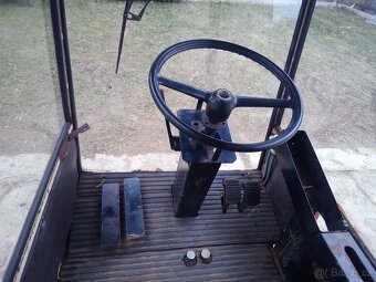 Kabina ze řezačky Toro - 11