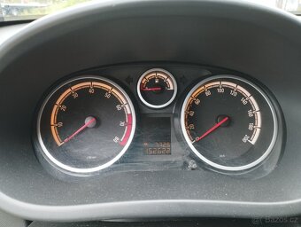 Opel Corsa D 1,2 benzín Top výbava - 11