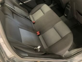 Ford Mondeo 2.0 TDCi 96Kw Ghia - 11