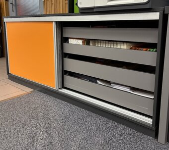 Prodáme kompletní vybavení kanceláře – špičková kvalita - 11