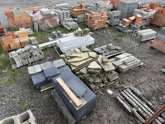 Stavební materiál - cihly, tvárnice, dlažba atd. - 11