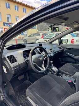 Honda Civic Hybrid (2010) - 11