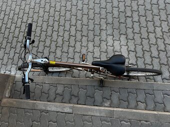 GT Nomad – pohodlné trekové kolo, rám 15", Shimano Acera - 11
