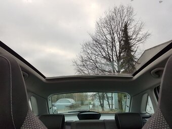 Stropnice a roletky pro panorama střechu, Škoda Rapid - 11