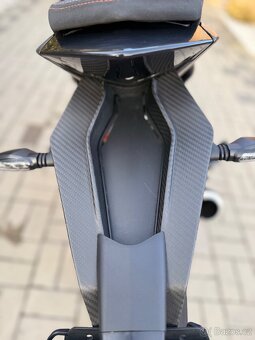 KTM 1290 Super Duke R Carbon - 11