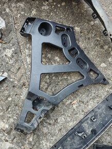 Plasty nárazníku / kufru Renault Megane III kombi 2010+ - 11