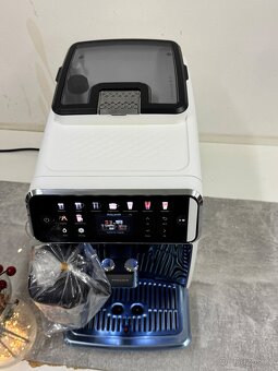 Kávovar Philips EP5500 LatteGo exclusive v bílé barvě - 11