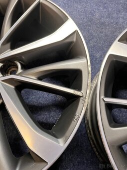 5x114,3 R17 Originál alu Toyota Avensis - 2017 - 11