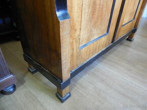 Knihovna biedermeier - 11