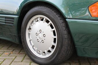 Mercedes-Benz SL 500 V8 Hardtop z roku 1989 - 11