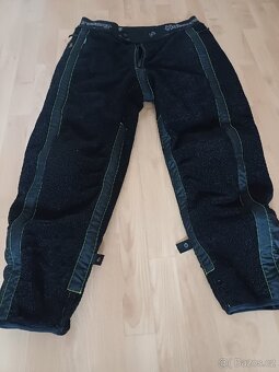 Policejni zateplene oblečeni na moto nebo skutr - 11