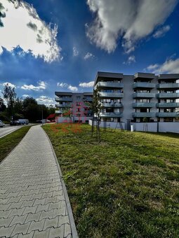 PRONÁJEM MODERNÍHO & PROSTORNÉHO 2kk s Terasou v Residenci R - 11