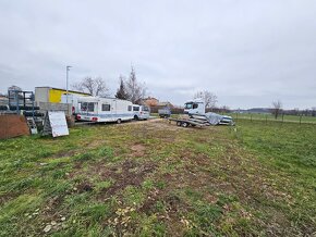 Nabízíme na pronájmem pozemek vhodný na autobazar, parkování - 11
