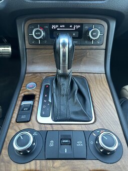 Volkswagen Touareg, 4.2TDI V8 250KW,VZDUCH,FULL VÝBAVA - 11